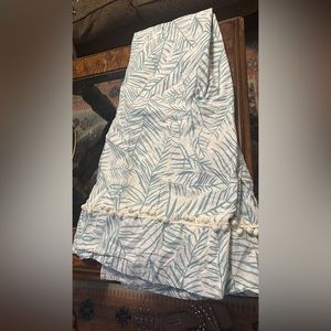 Opal house shower curtían